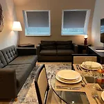 Luxury 2-bed On Park Square, Apartament *