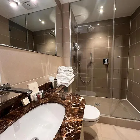 Luxury 2-bed On Park Square,