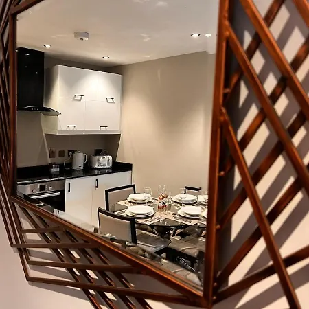 Apartment Luxury 2-bed On Park Square,