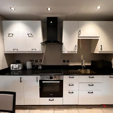 Апартаменты Luxury 2-bed On Park Square, *