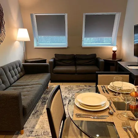 Luxury 2-bed On Park Square, Lägenhet *