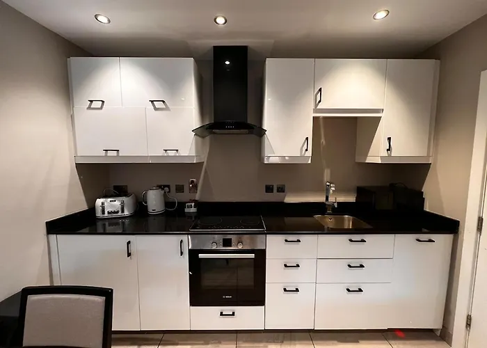 Апартаменты Luxury 2-bed On Park Square, *