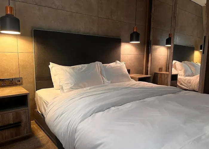 Apartment Luxury 2-bed On Park Square, *