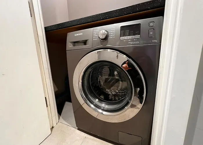 Luxury 2-bed On Park Square, Апартаменты Лидс